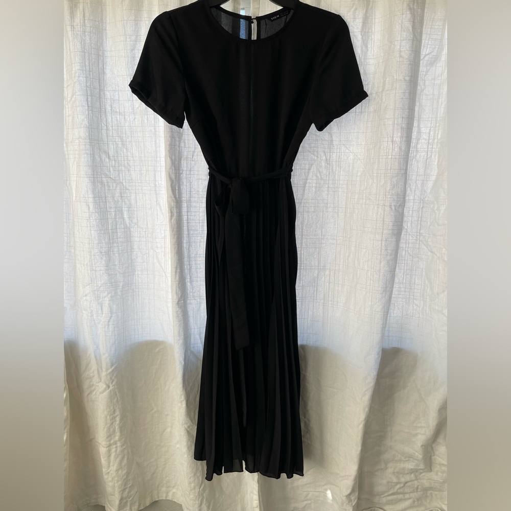Black SHEIN Pleated Midi Dress
